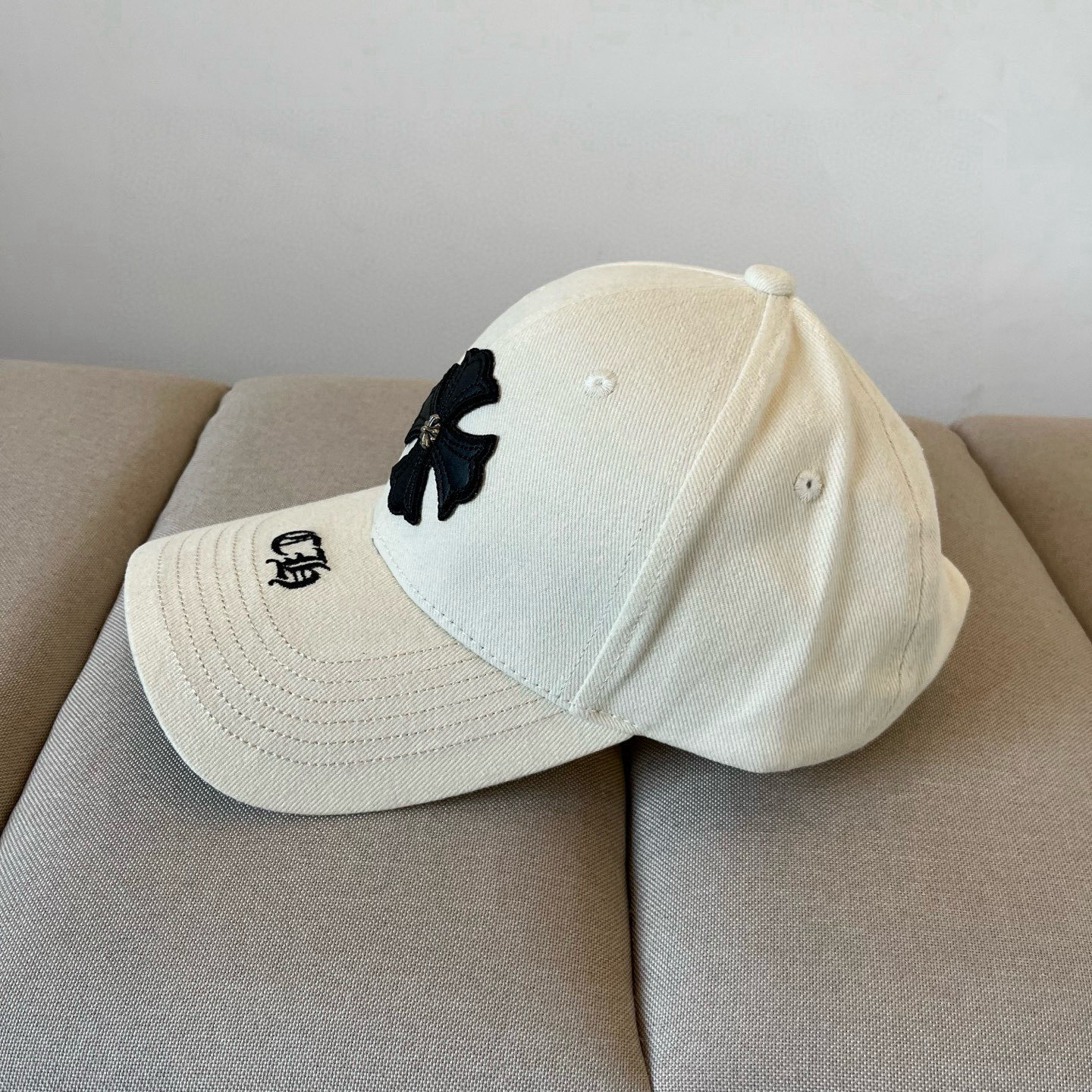  克罗心最新时尚前卫的休闲设计风格，戴上头就是这样好看看哦，做工精细，男女同款！