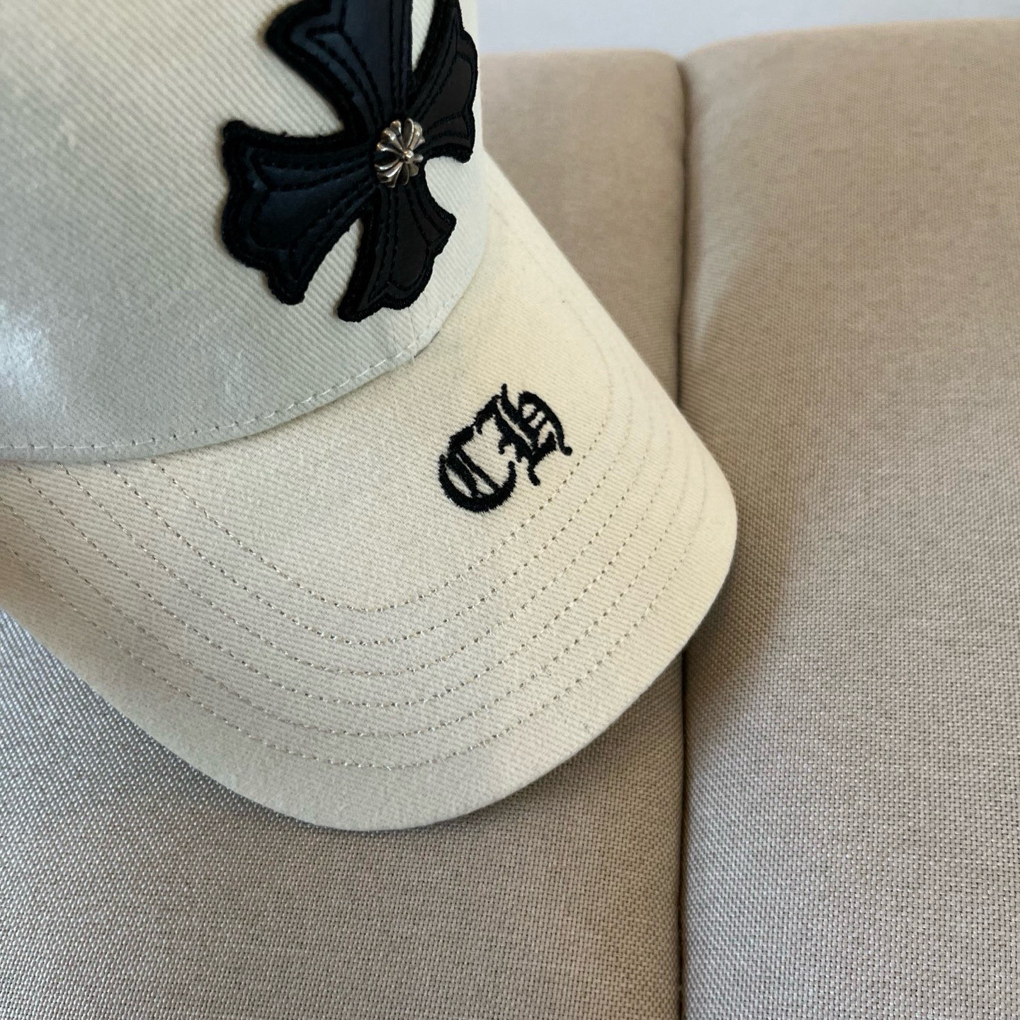  克罗心最新时尚前卫的休闲设计风格，戴上头就是这样好看看哦，做工精细，男女同款！