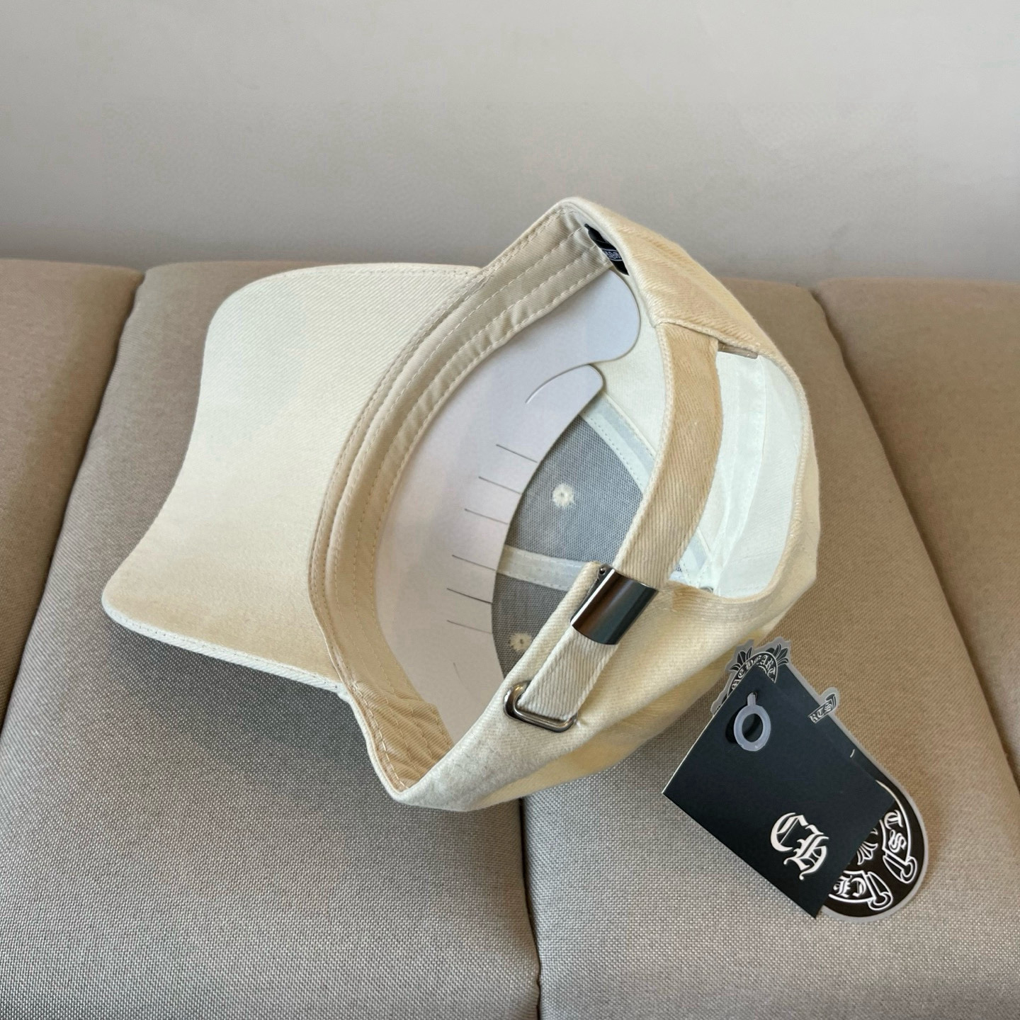  克罗心最新时尚前卫的休闲设计风格，戴上头就是这样好看看哦，做工精细，男女同款！