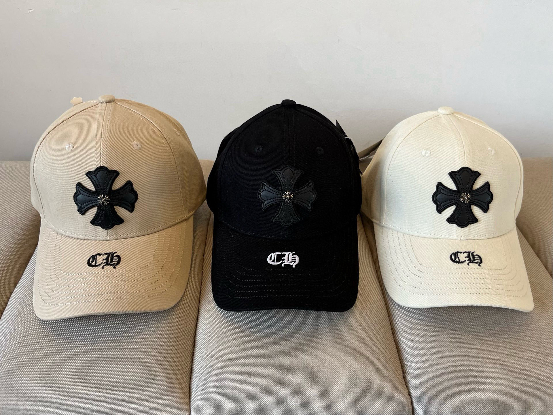  克罗心最新时尚前卫的休闲设计风格，戴上头就是这样好看看哦，做工精细，男女同款！