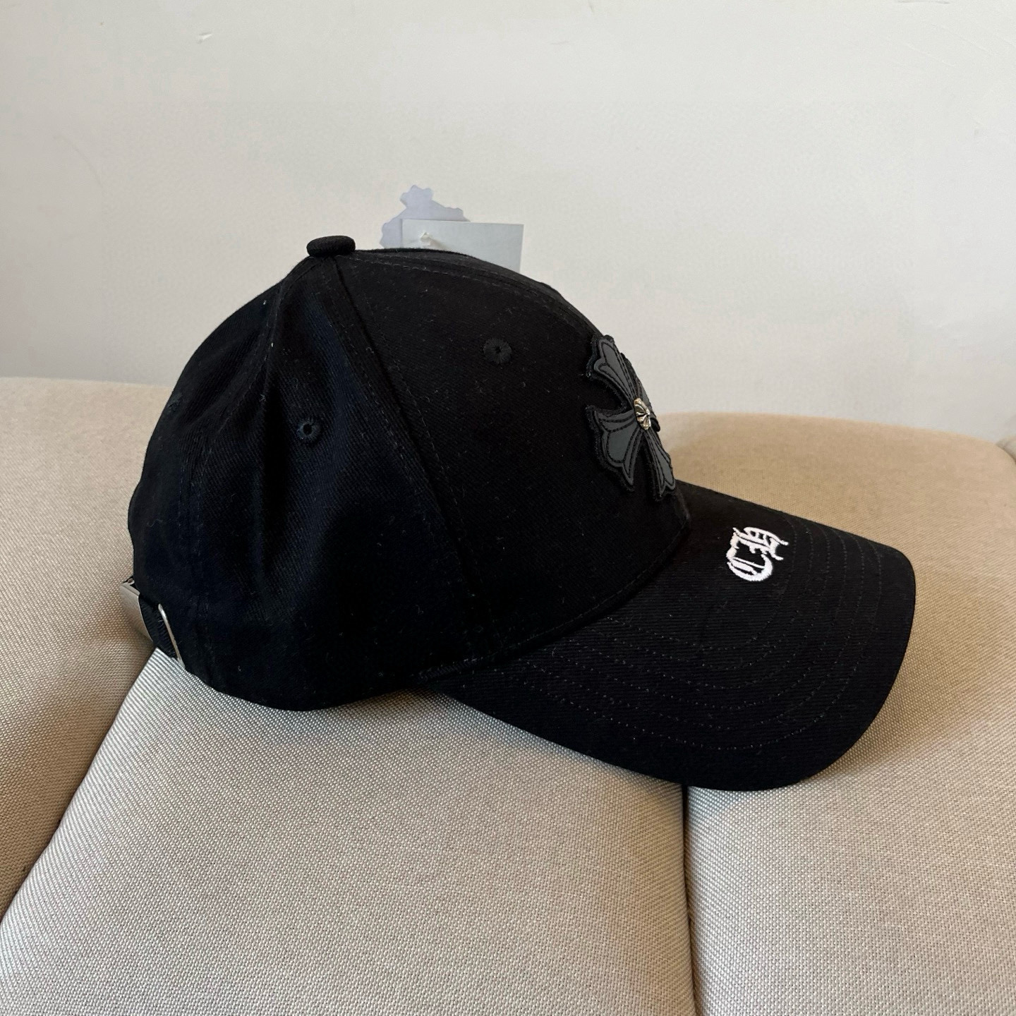  克罗心最新时尚前卫的休闲设计风格，戴上头就是这样好看看哦，做工精细，男女同款！