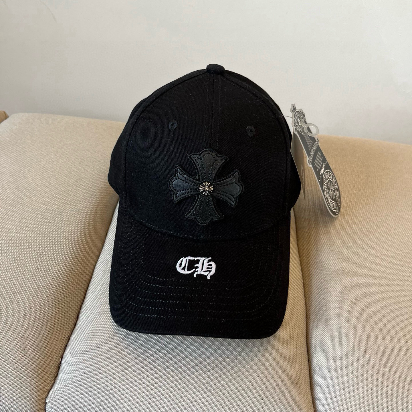  克罗心最新时尚前卫的休闲设计风格，戴上头就是这样好看看哦，做工精细，男女同款！