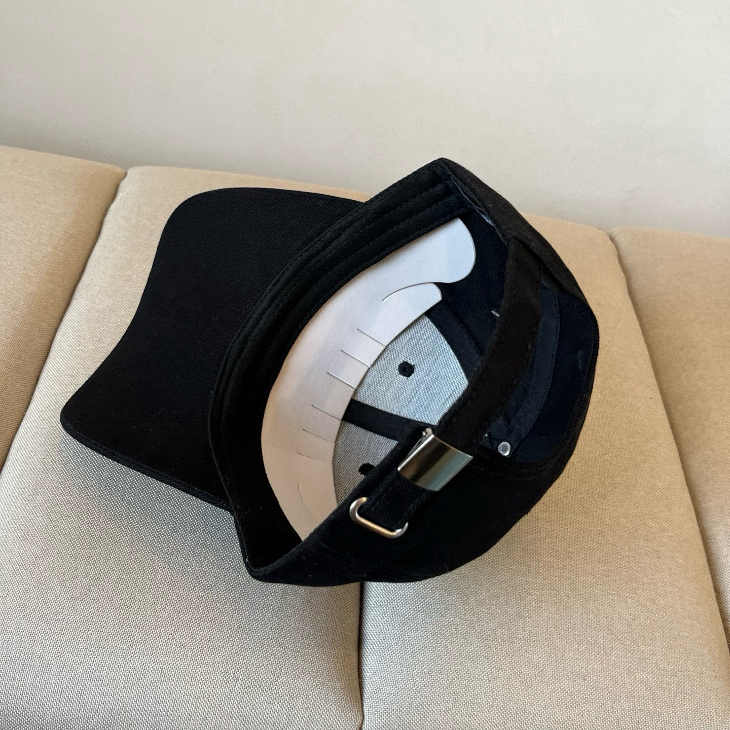  克罗心最新时尚前卫的休闲设计风格，戴上头就是这样好看看哦，做工精细，男女同款！