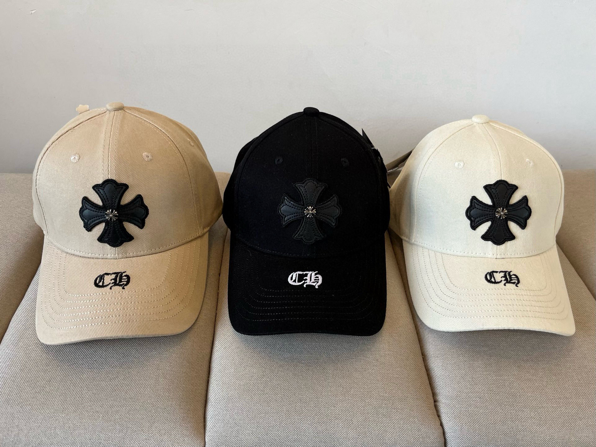  克罗心最新时尚前卫的休闲设计风格，戴上头就是这样好看看哦，做工精细，男女同款！