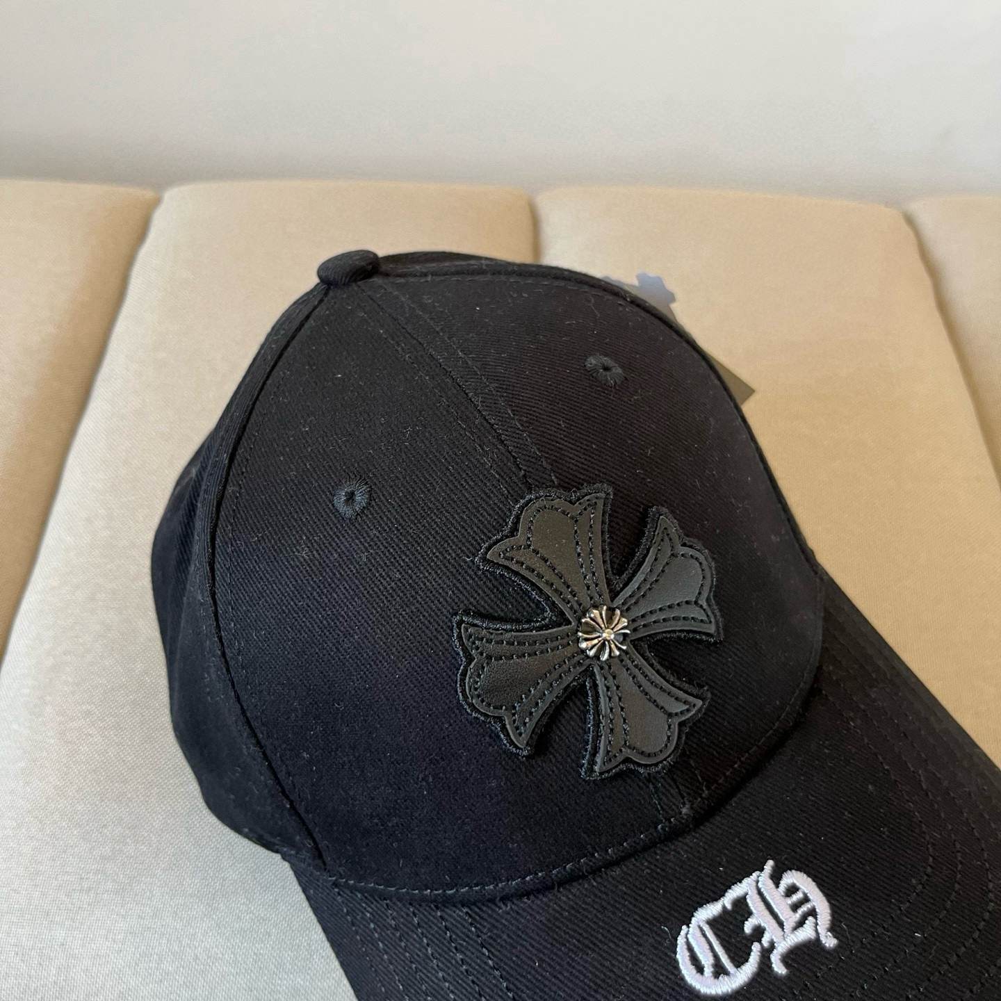  克罗心最新时尚前卫的休闲设计风格，戴上头就是这样好看看哦，做工精细，男女同款！