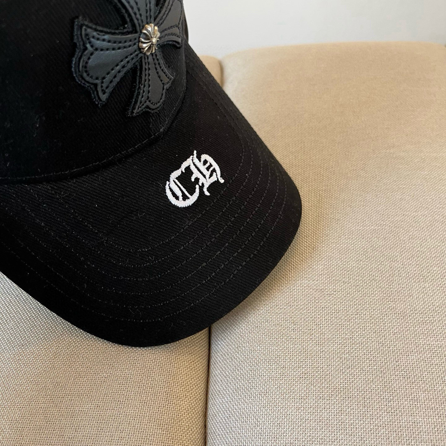  克罗心最新时尚前卫的休闲设计风格，戴上头就是这样好看看哦，做工精细，男女同款！