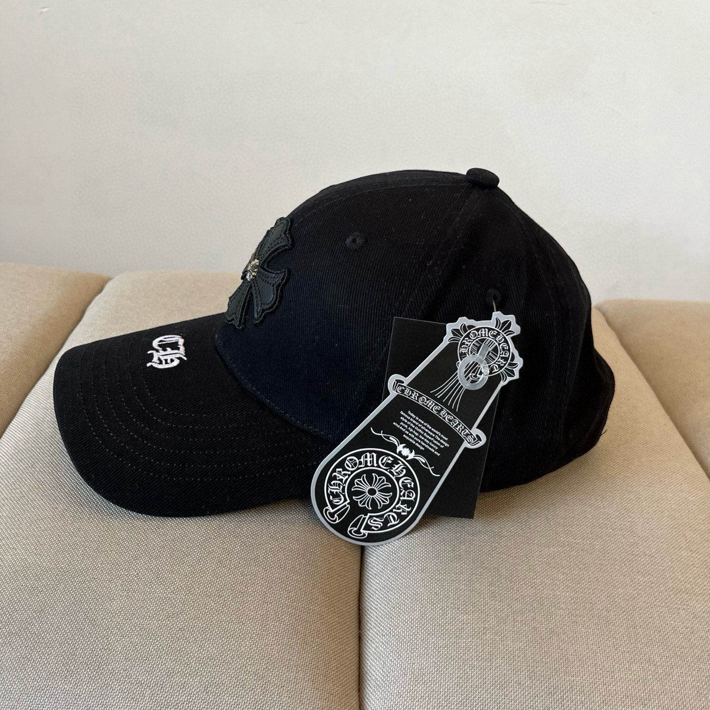  克罗心最新时尚前卫的休闲设计风格，戴上头就是这样好看看哦，做工精细，男女同款！