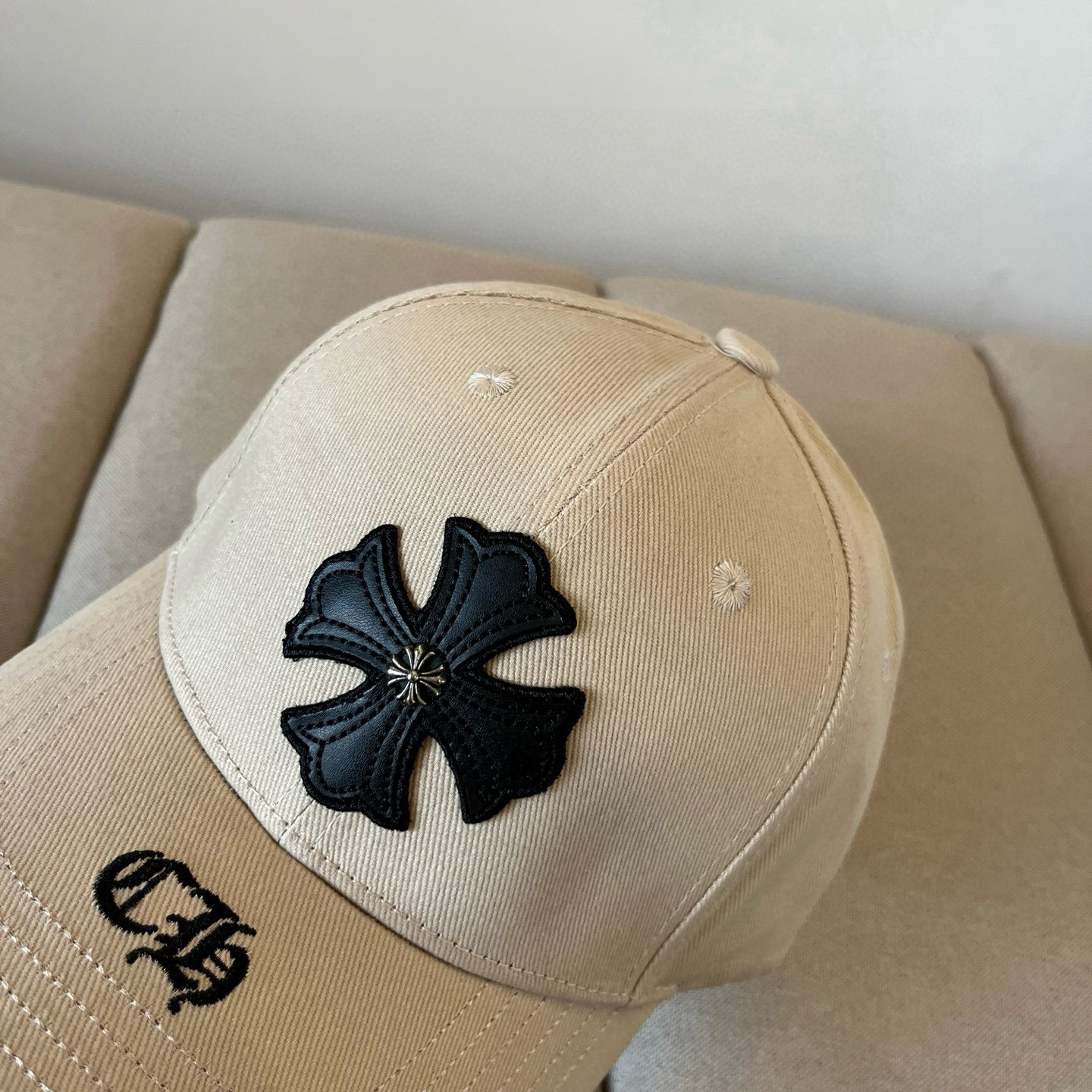  克罗心最新时尚前卫的休闲设计风格，戴上头就是这样好看看哦，做工精细，男女同款！