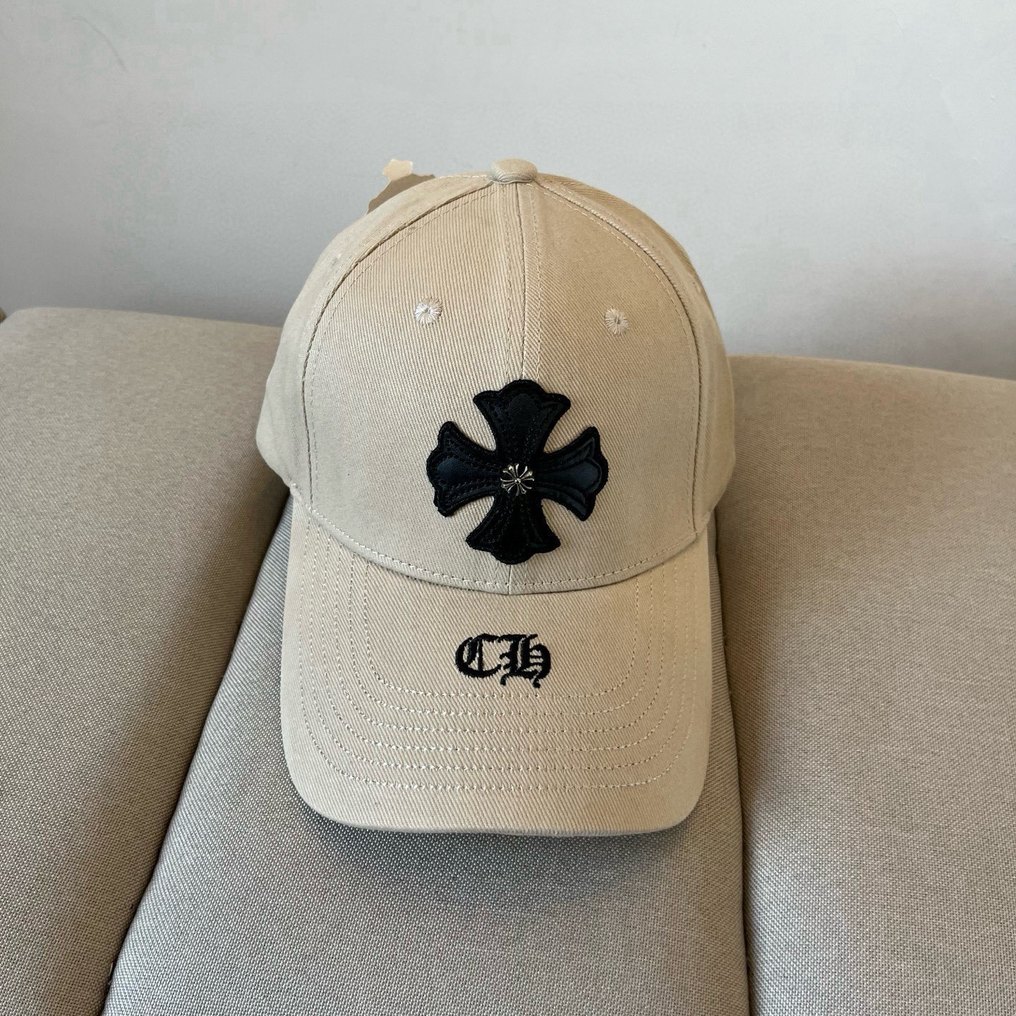  克罗心最新时尚前卫的休闲设计风格，戴上头就是这样好看看哦，做工精细，男女同款！