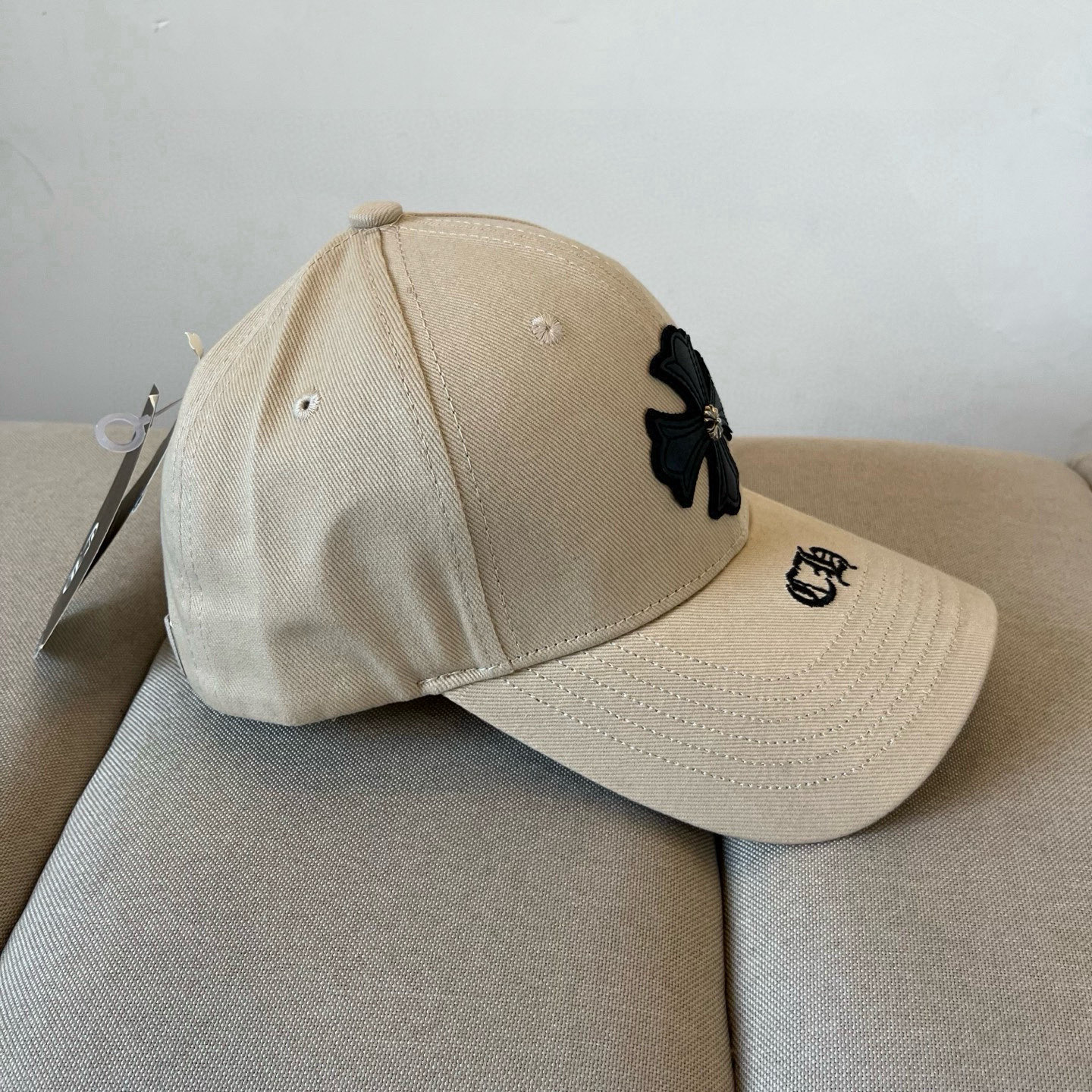  克罗心最新时尚前卫的休闲设计风格，戴上头就是这样好看看哦，做工精细，男女同款！