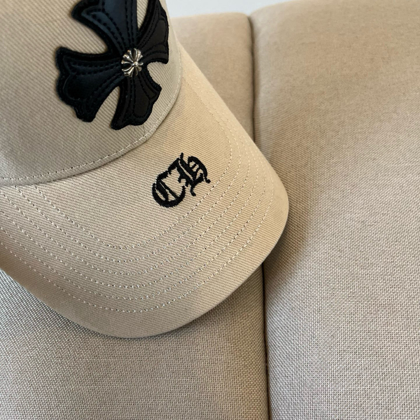  克罗心最新时尚前卫的休闲设计风格，戴上头就是这样好看看哦，做工精细，男女同款！