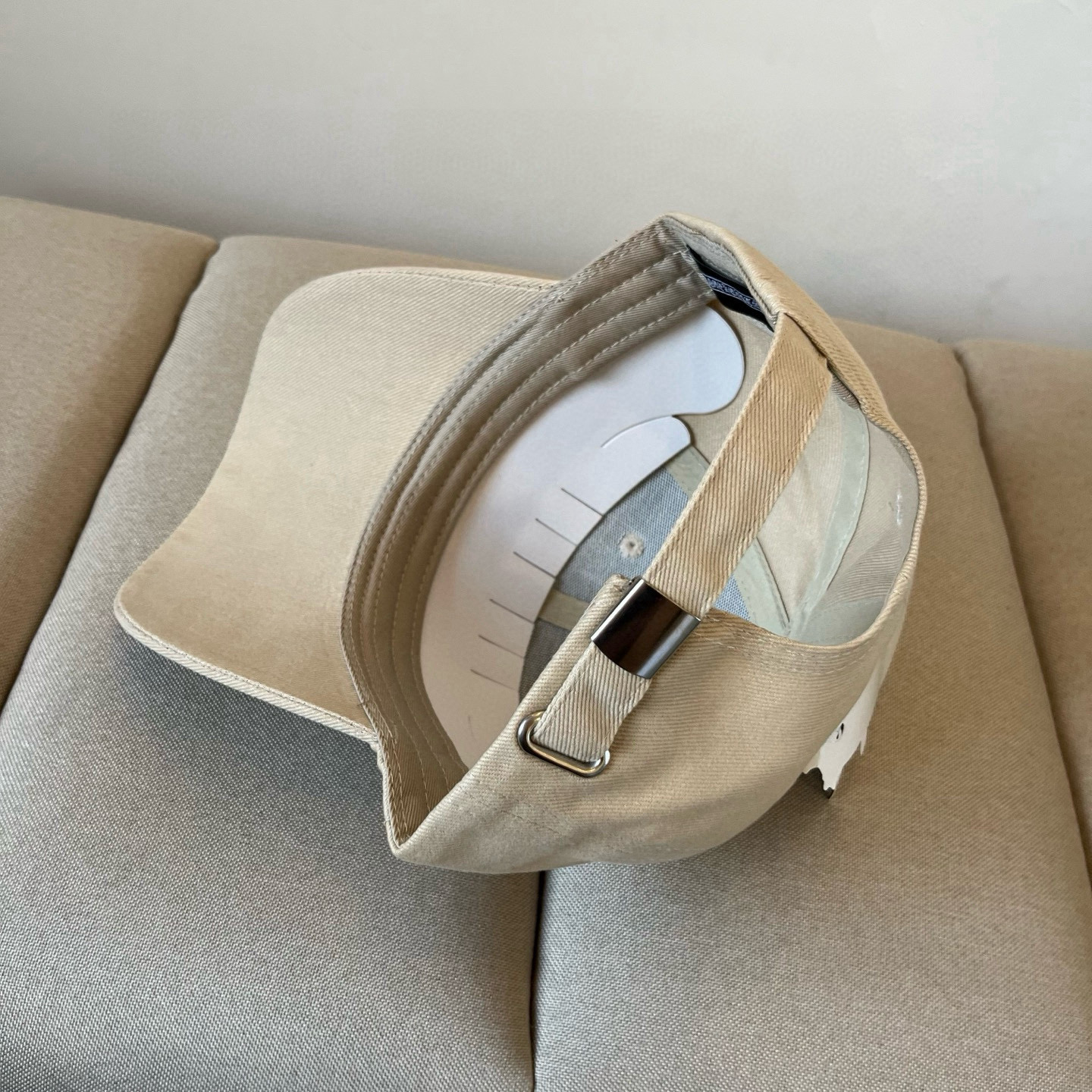  克罗心最新时尚前卫的休闲设计风格，戴上头就是这样好看看哦，做工精细，男女同款！