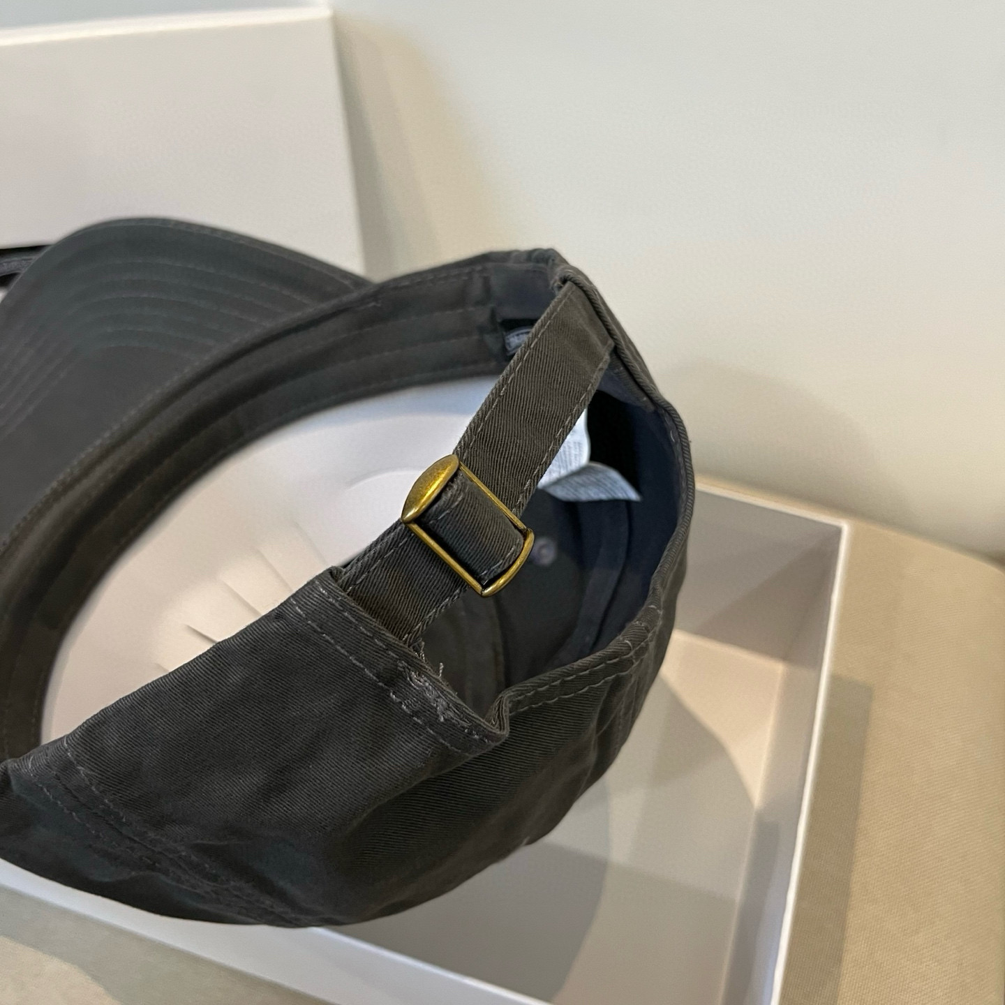  克罗心最新时尚前卫的休闲设计风格，戴上头就是这样好看看哦，做工精细，男女同款！