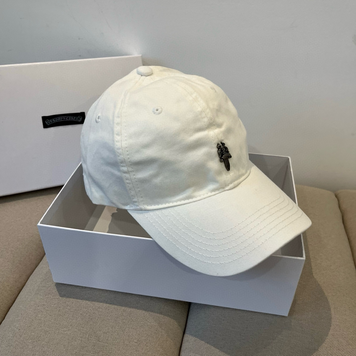  克罗心最新时尚前卫的休闲设计风格，戴上头就是这样好看看哦，做工精细，男女同款！