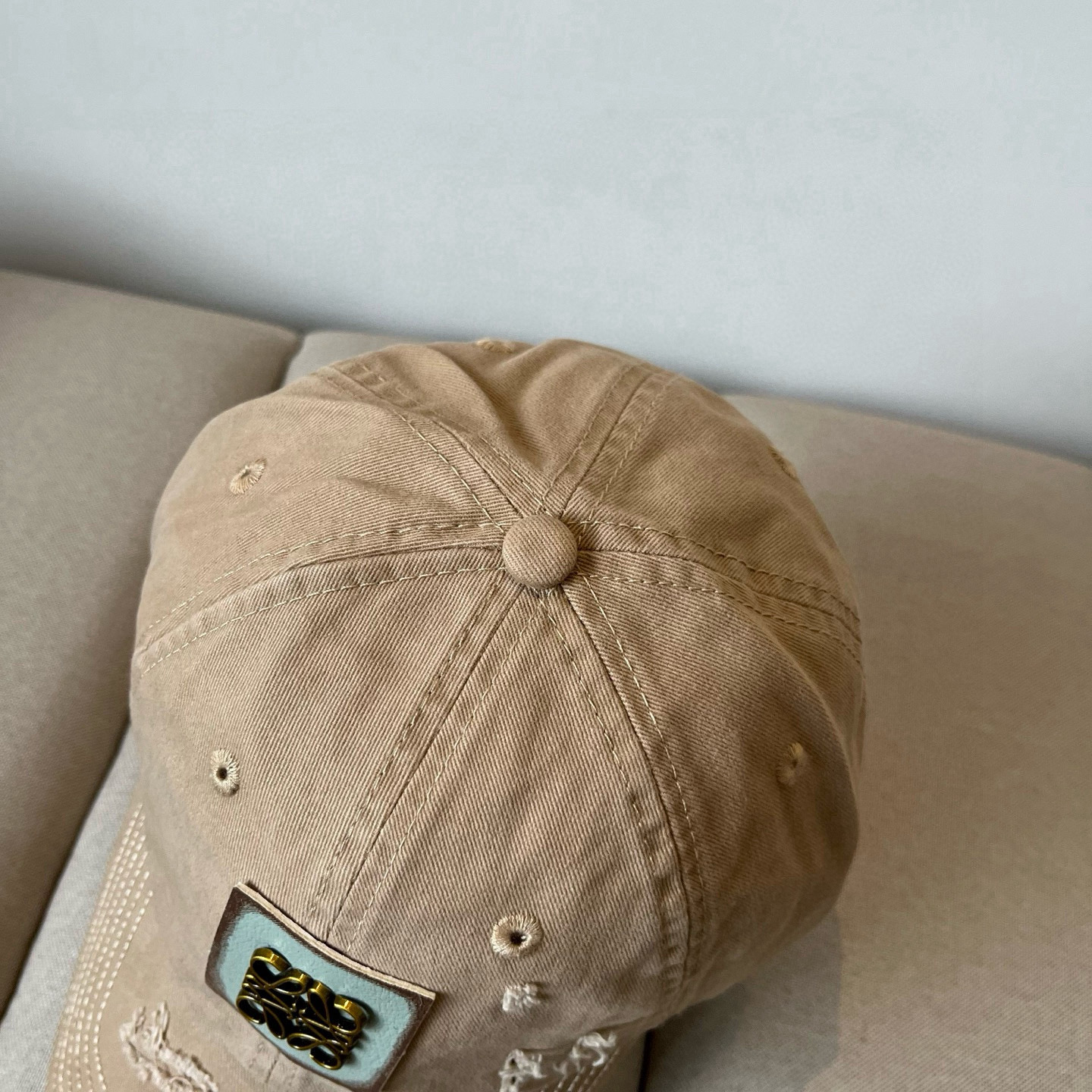 
罗意威 LOEWE新款原版原标设计，质感超好，外部线条定位标准，做工精细，简约大气低价走量！