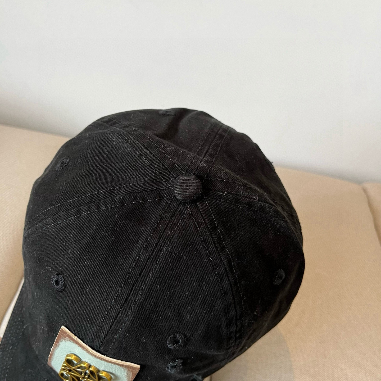 
罗意威 LOEWE新款原版原标设计，质感超好，外部线条定位标准，做工精细，简约大气低价走量！