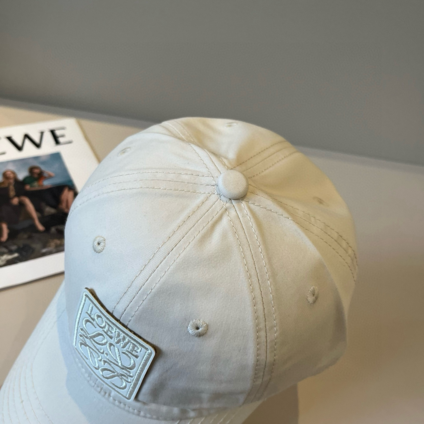 
罗意威 LOEWE新款原版原标设计，质感超好，外部线条定位标准，做工精细，简约大气低价走量！