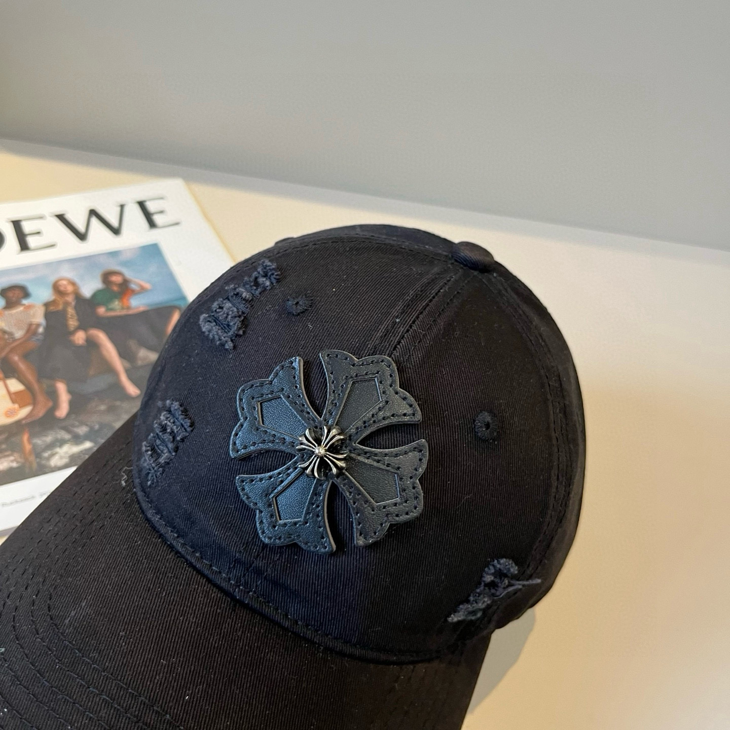  克罗心最新时尚前卫的休闲设计风格，戴上头就是这样好看看哦，做工精细，男女同款！