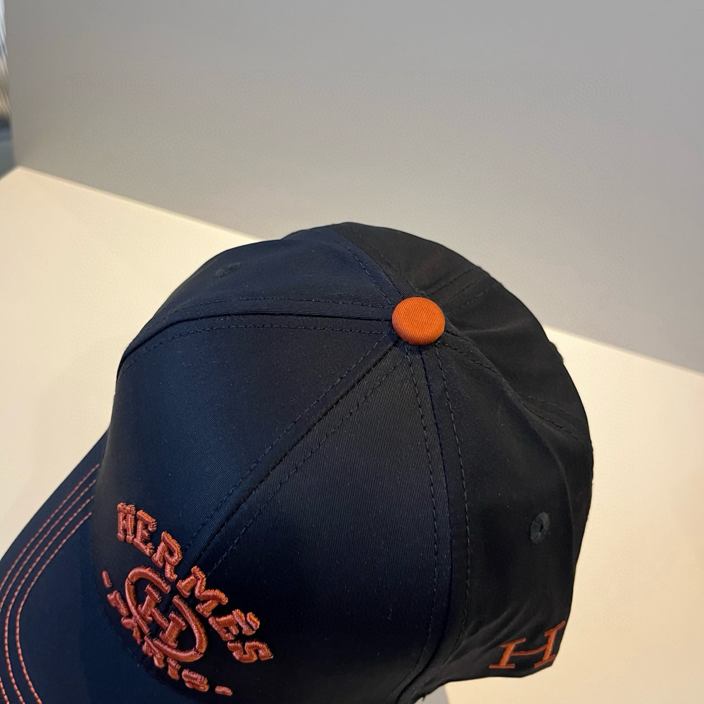  爱马仕Hermes 官网新品经典款 棒球帽🎩 原单品质 火爆来袭。 工艺非常精美爱心 高档大气上档次 