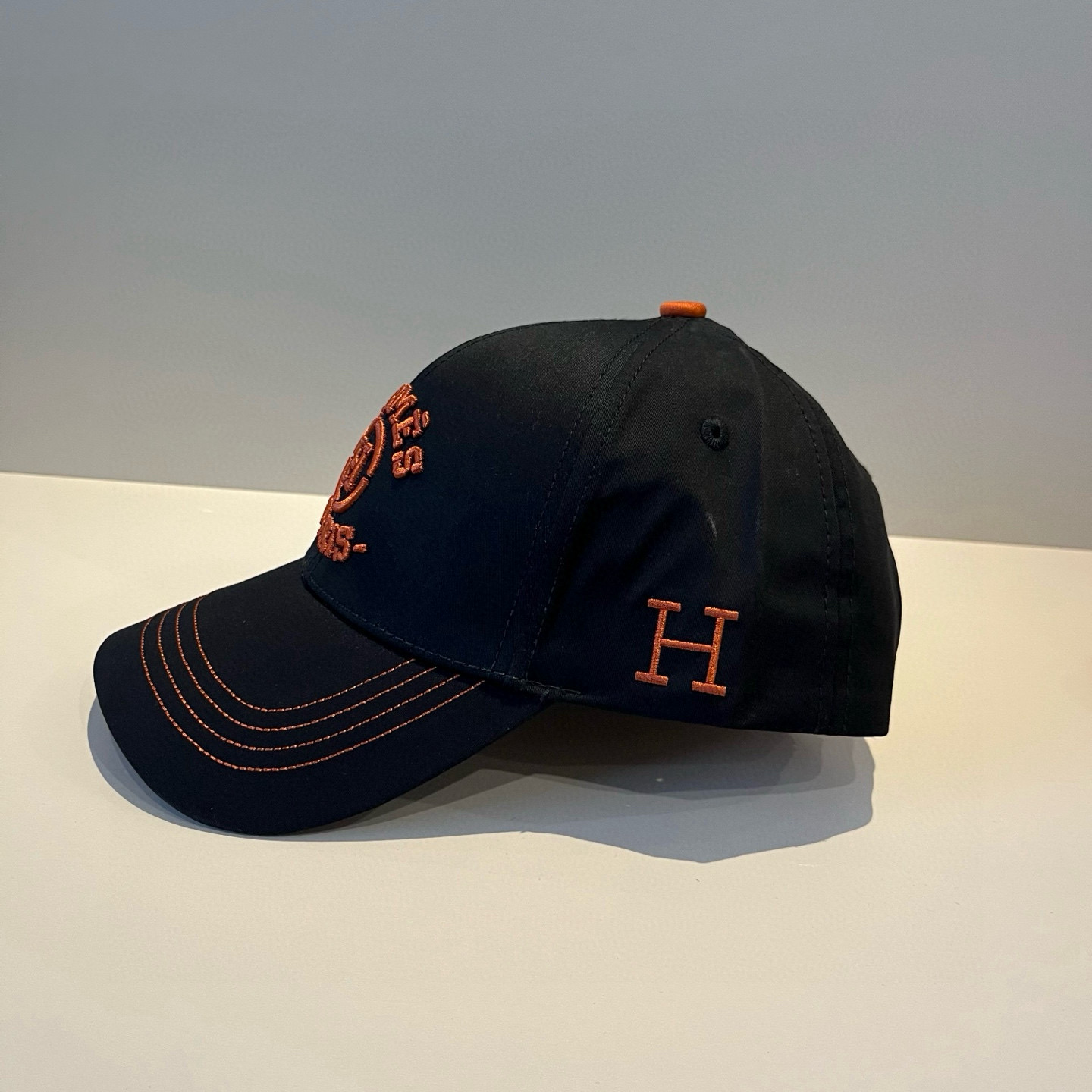  爱马仕Hermes 官网新品经典款 棒球帽🎩 原单品质 火爆来袭。 工艺非常精美爱心 高档大气上档次 