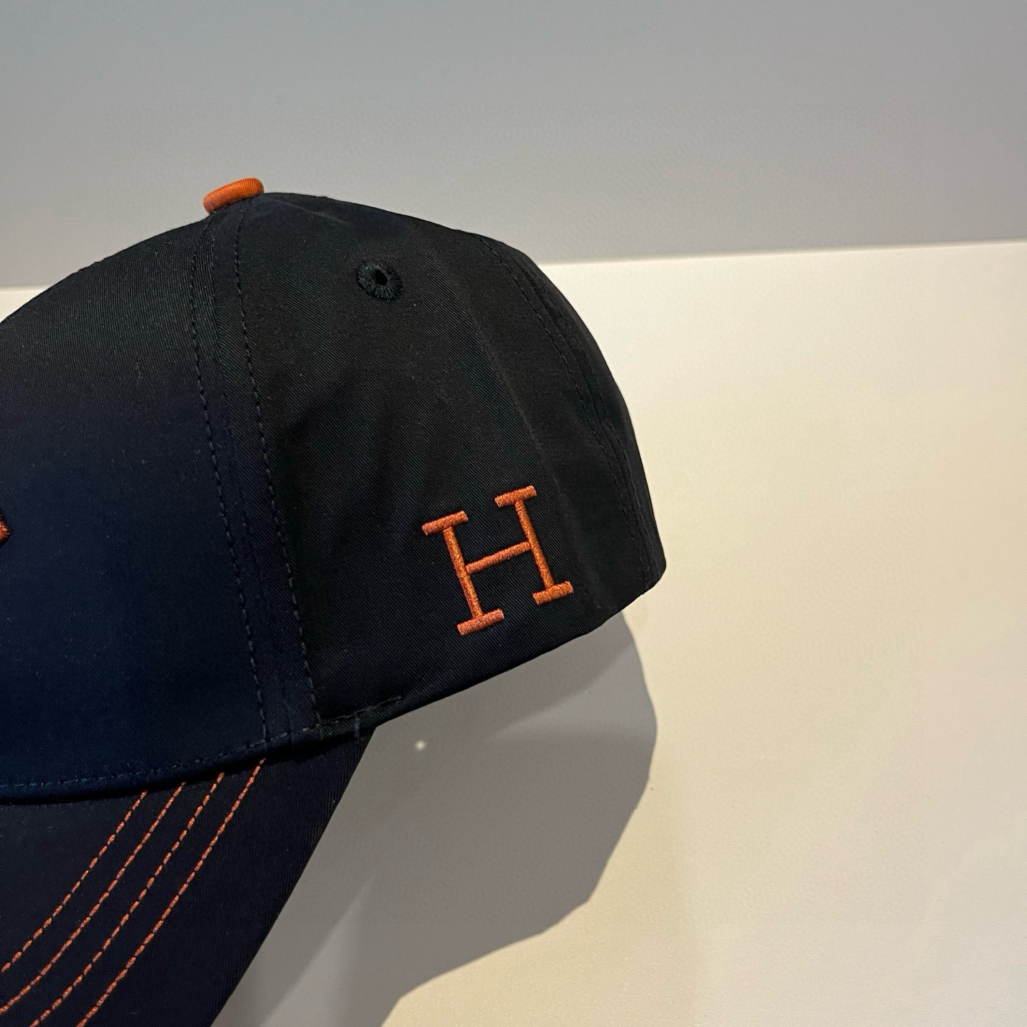  爱马仕Hermes 官网新品经典款 棒球帽🎩 原单品质 火爆来袭。 工艺非常精美爱心 高档大气上档次 