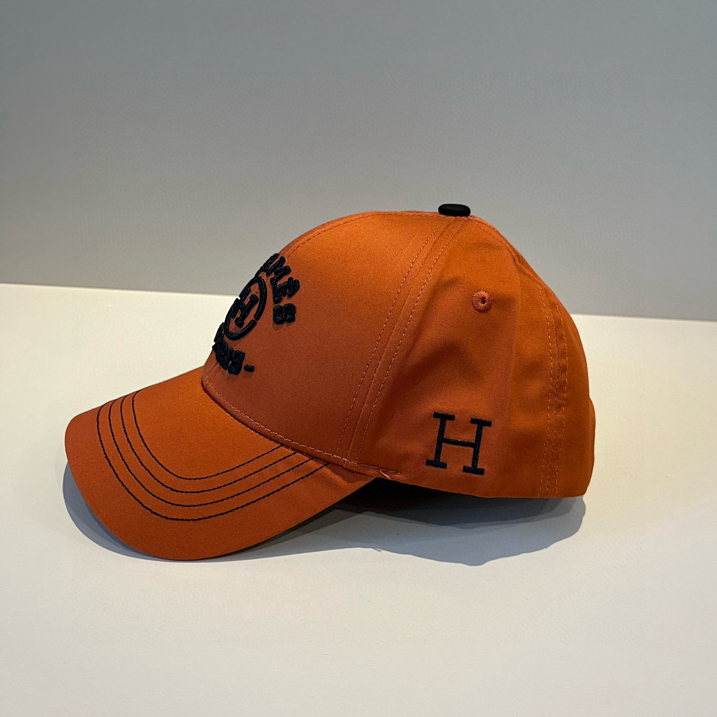  爱马仕Hermes 官网新品经典款 棒球帽🎩 原单品质 火爆来袭。 工艺非常精美爱心 高档大气上档次 