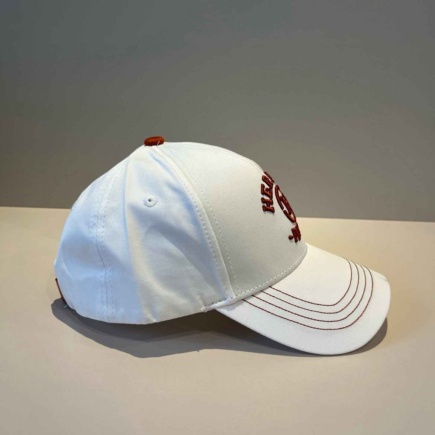  爱马仕Hermes 官网新品经典款 棒球帽🎩 原单品质 火爆来袭。 工艺非常精美爱心 高档大气上档次 