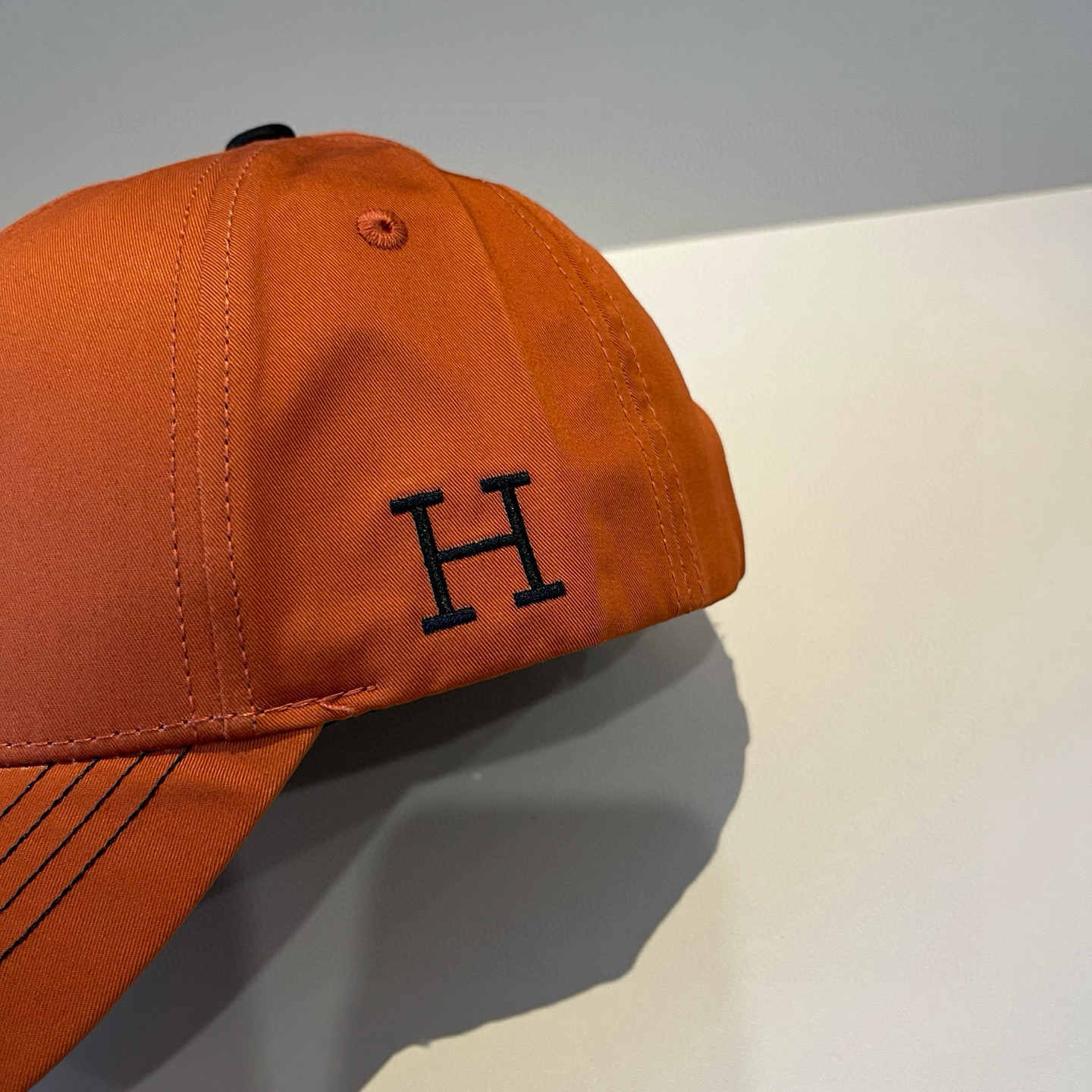  爱马仕Hermes 官网新品经典款 棒球帽🎩 原单品质 火爆来袭。 工艺非常精美爱心 高档大气上档次 