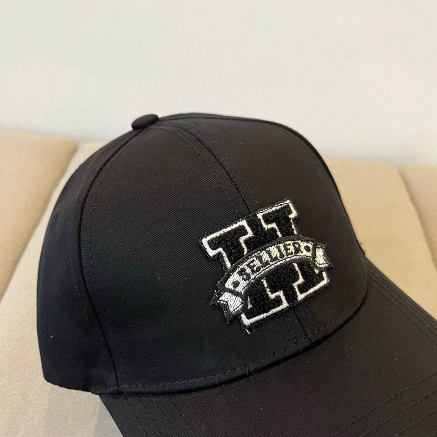  爱马仕Hermes 官网新品经典款 棒球帽🎩 原单品质 火爆来袭。 工艺非常精美爱心 高档大气上档次 