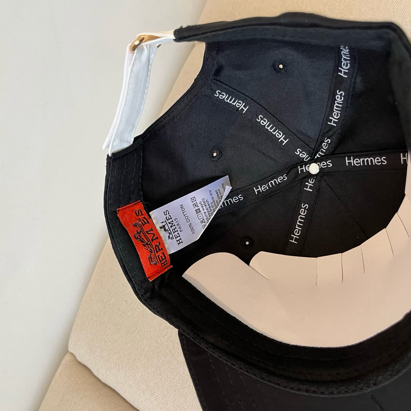  爱马仕Hermes 官网新品经典款 棒球帽🎩 原单品质 火爆来袭。 工艺非常精美爱心 高档大气上档次 