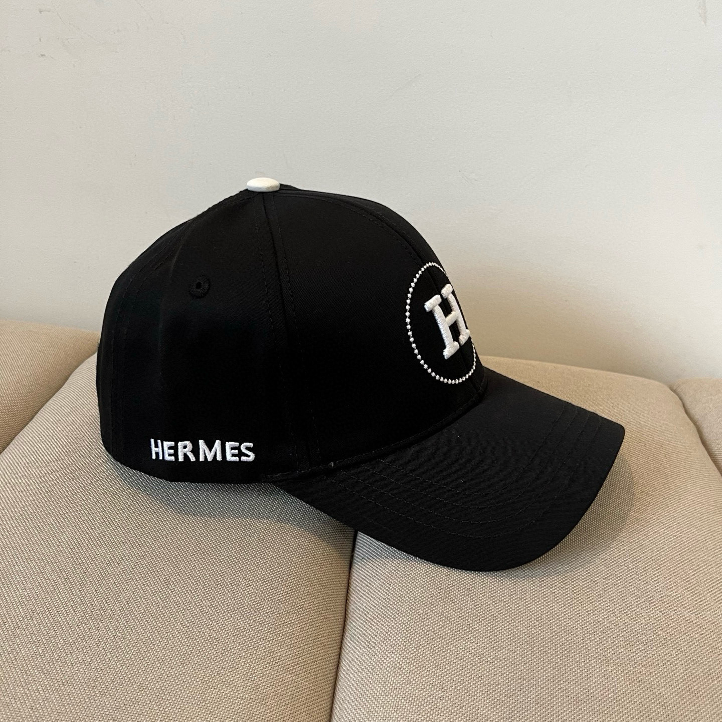  爱马仕Hermes 官网新品经典款 棒球帽🎩 原单品质 火爆来袭。 工艺非常精美爱心 高档大气上档次 