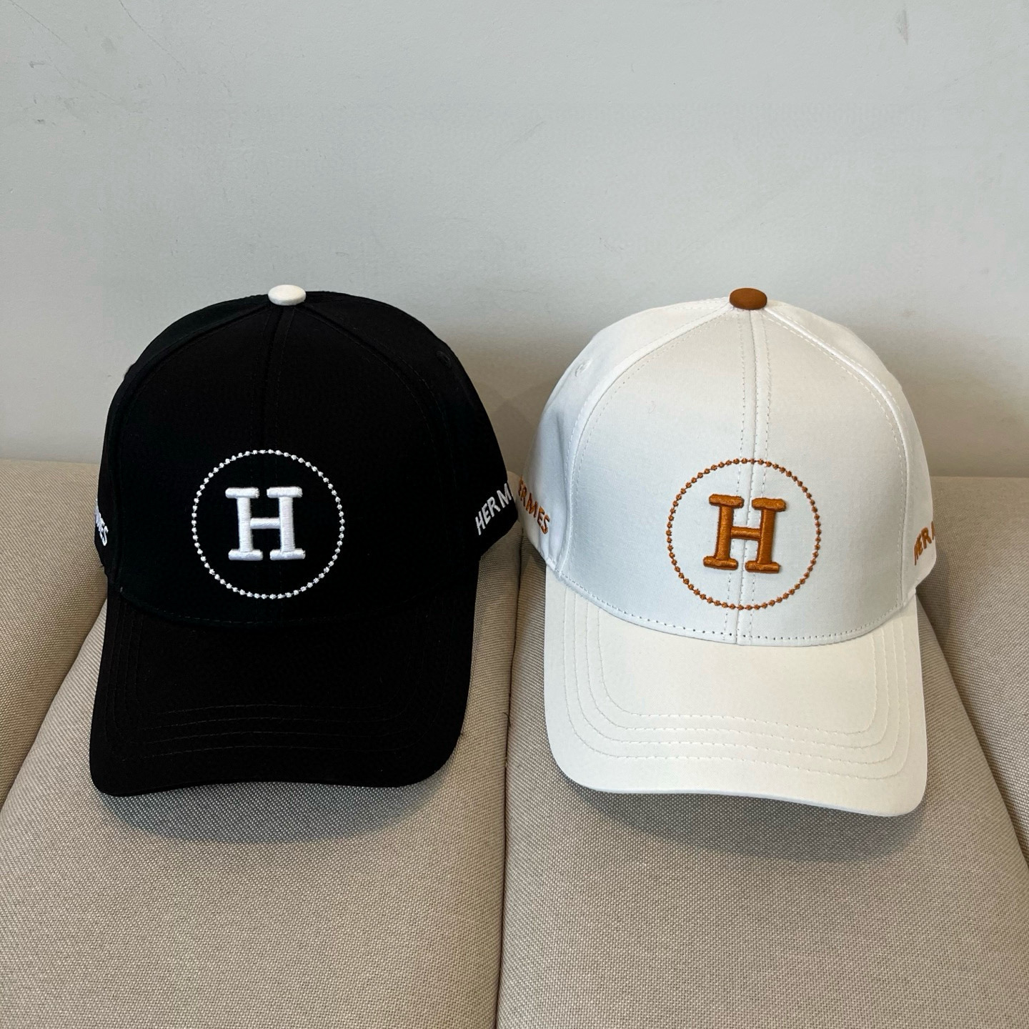  爱马仕Hermes 官网新品经典款 棒球帽🎩 原单品质 火爆来袭。 工艺非常精美爱心 高档大气上档次 