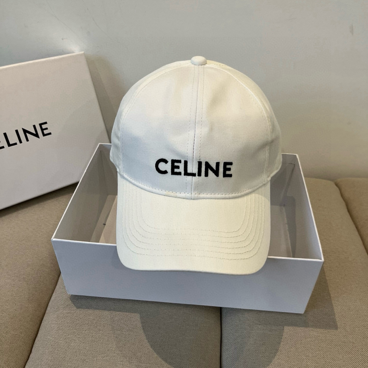 【CELINE赛琳】新款经典休闲潮流款 棒球帽🧢日韩风格，随便搭配都超好看！出门旅游，绝对要入手的一款