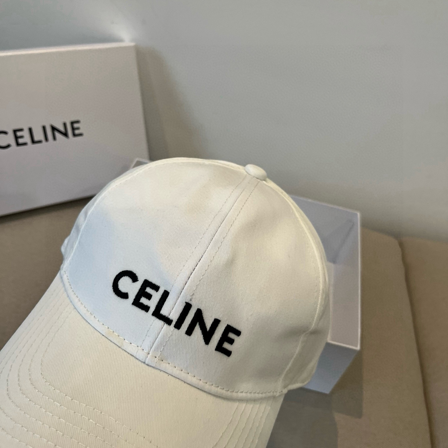 【CELINE赛琳】新款经典休闲潮流款 棒球帽🧢日韩风格，随便搭配都超好看！出门旅游，绝对要入手的一款