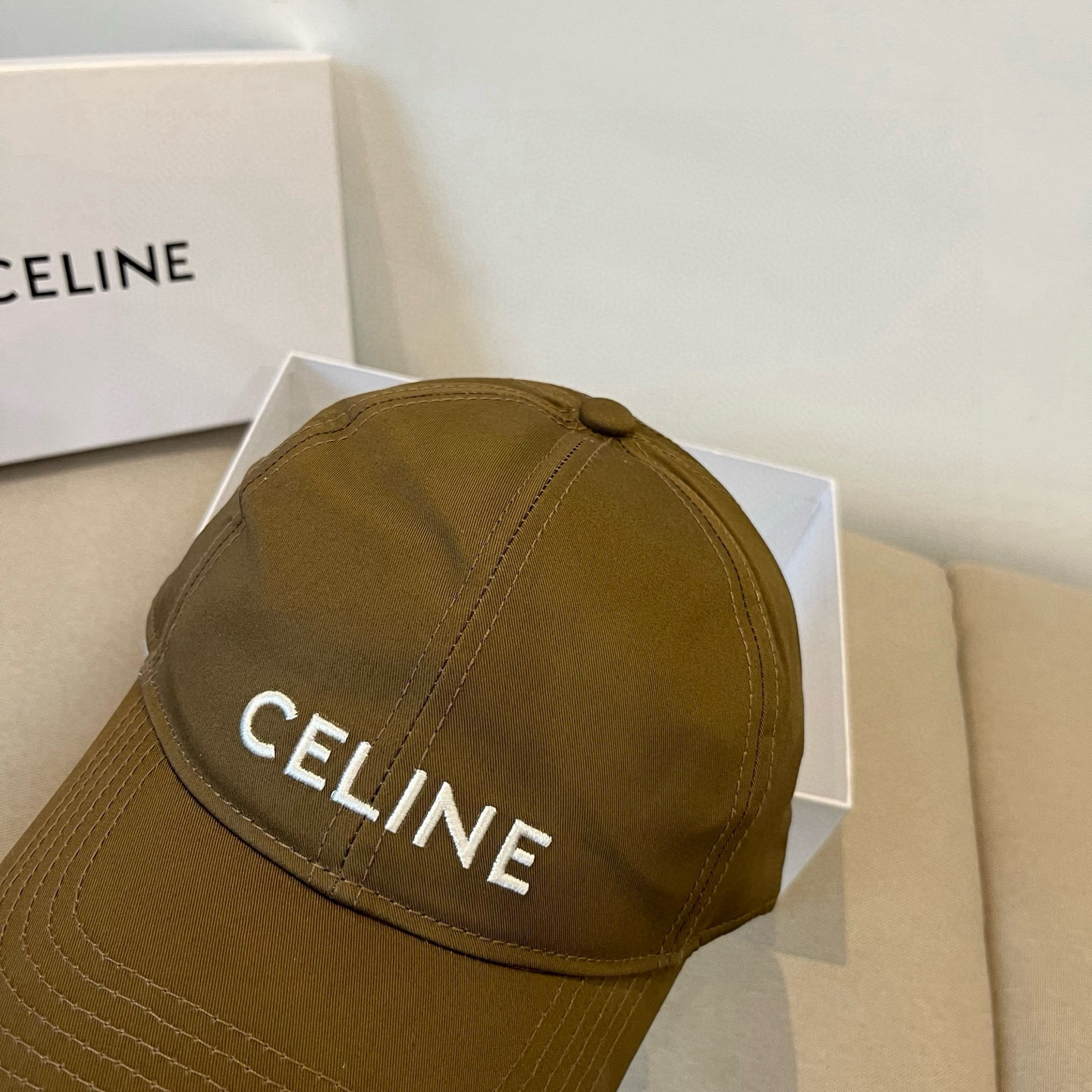 【CELINE赛琳】新款经典休闲潮流款 棒球帽🧢日韩风格，随便搭配都超好看！出门旅游，绝对要入手的一款