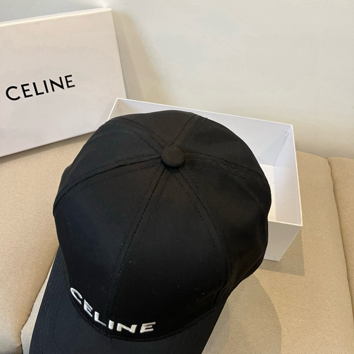 【CELINE赛琳】新款经典休闲潮流款 棒球帽🧢日韩风格，随便搭配都超好看！出门旅游，绝对要入手的一款