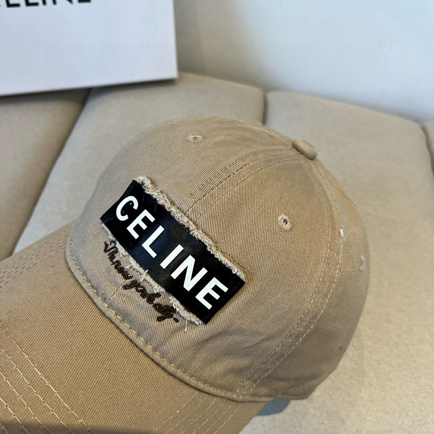 【CELINE赛琳】新款经典休闲潮流款 棒球帽🧢日韩风格，随便搭配都超好看！出门旅游，绝对要入手的一款