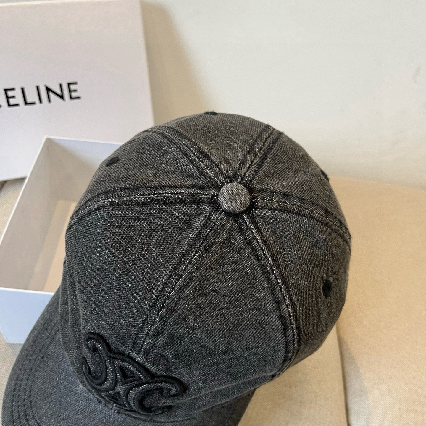 【CELINE赛琳】新款经典休闲潮流款 棒球帽🧢日韩风格，随便搭配都超好看！出门旅游，绝对要入手的一款