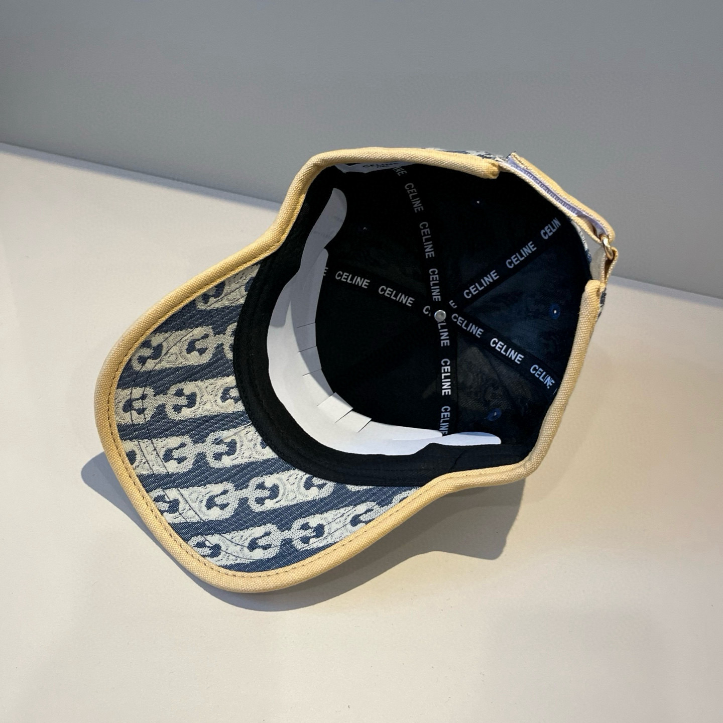 【CELINE赛琳】新款经典休闲潮流款 棒球帽🧢日韩风格，随便搭配都超好看！出门旅游，绝对要入手的一款