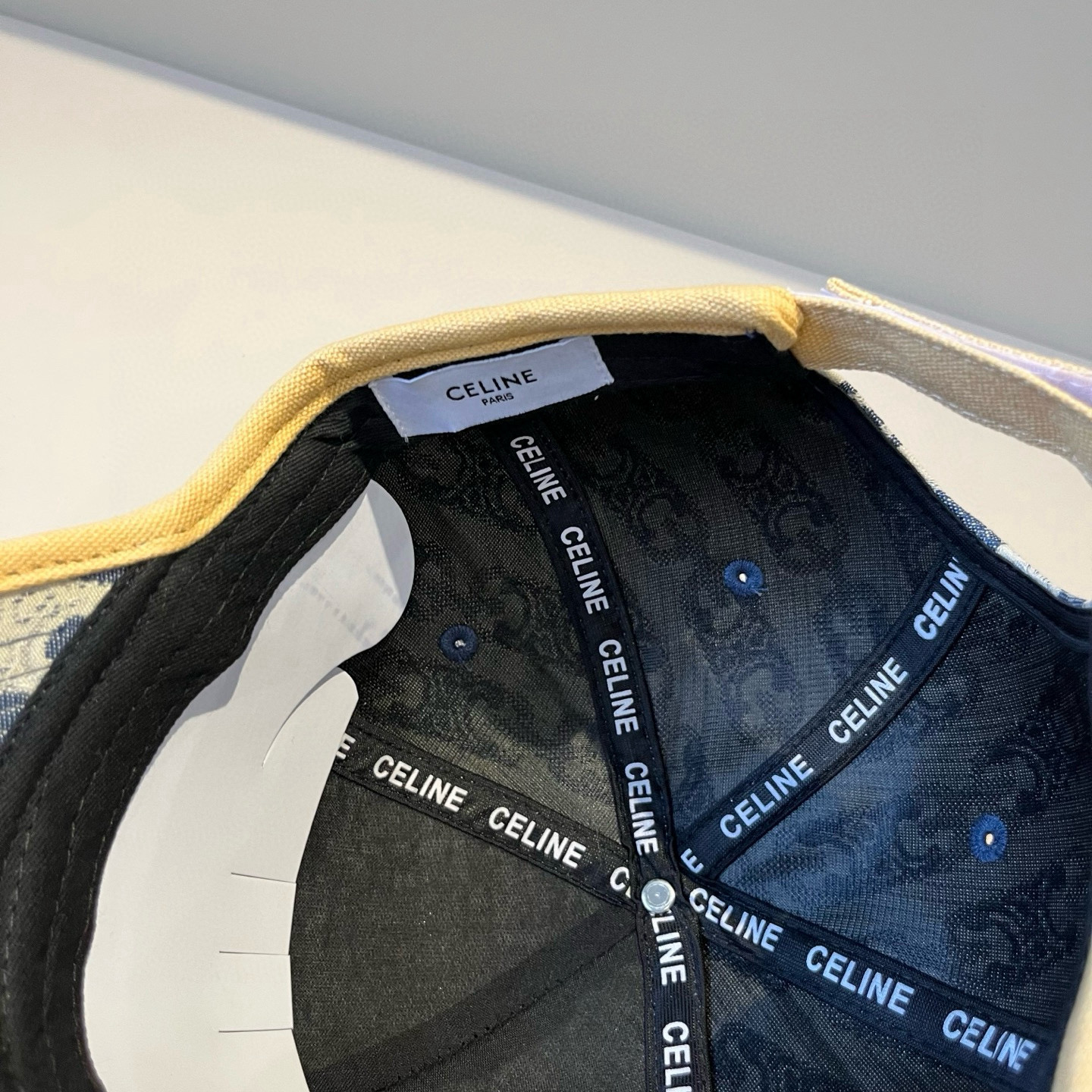 【CELINE赛琳】新款经典休闲潮流款 棒球帽🧢日韩风格，随便搭配都超好看！出门旅游，绝对要入手的一款