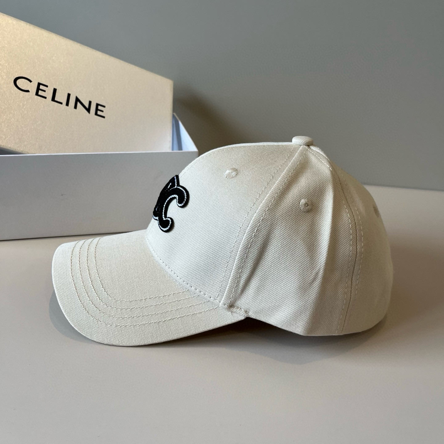 【CELINE赛琳】新款经典休闲潮流款 棒球帽🧢日韩风格，随便搭配都超好看！出门旅游，绝对要入手的一款