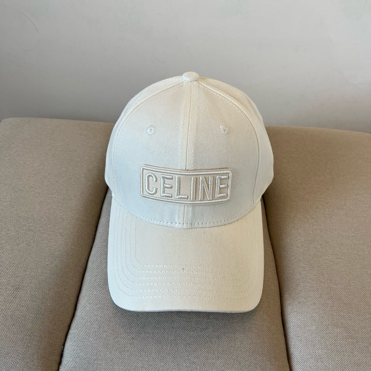 【CELINE赛琳】新款经典休闲潮流款 棒球帽🧢日韩风格，随便搭配都超好看！出门旅游，绝对要入手的一款