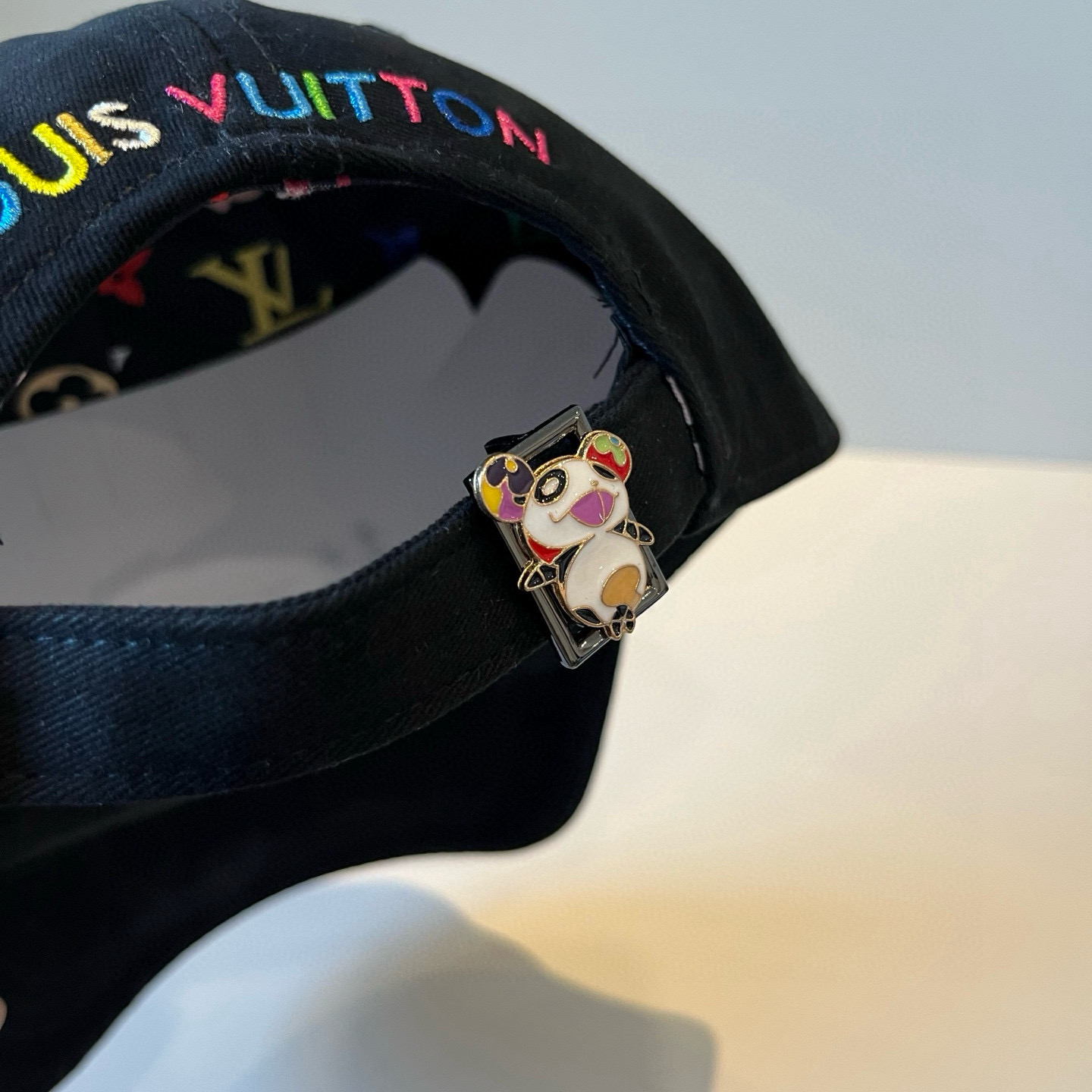 🧢路易威登棒球帽 LouisVuitton😍新款LV棒球帽，重工打造♥️高端大气，百搭款🤗男女通用！跑量