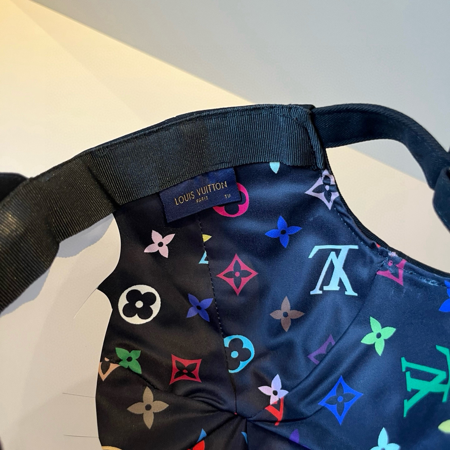 🧢路易威登棒球帽 LouisVuitton😍新款LV棒球帽，重工打造♥️高端大气，百搭款🤗男女通用！跑量