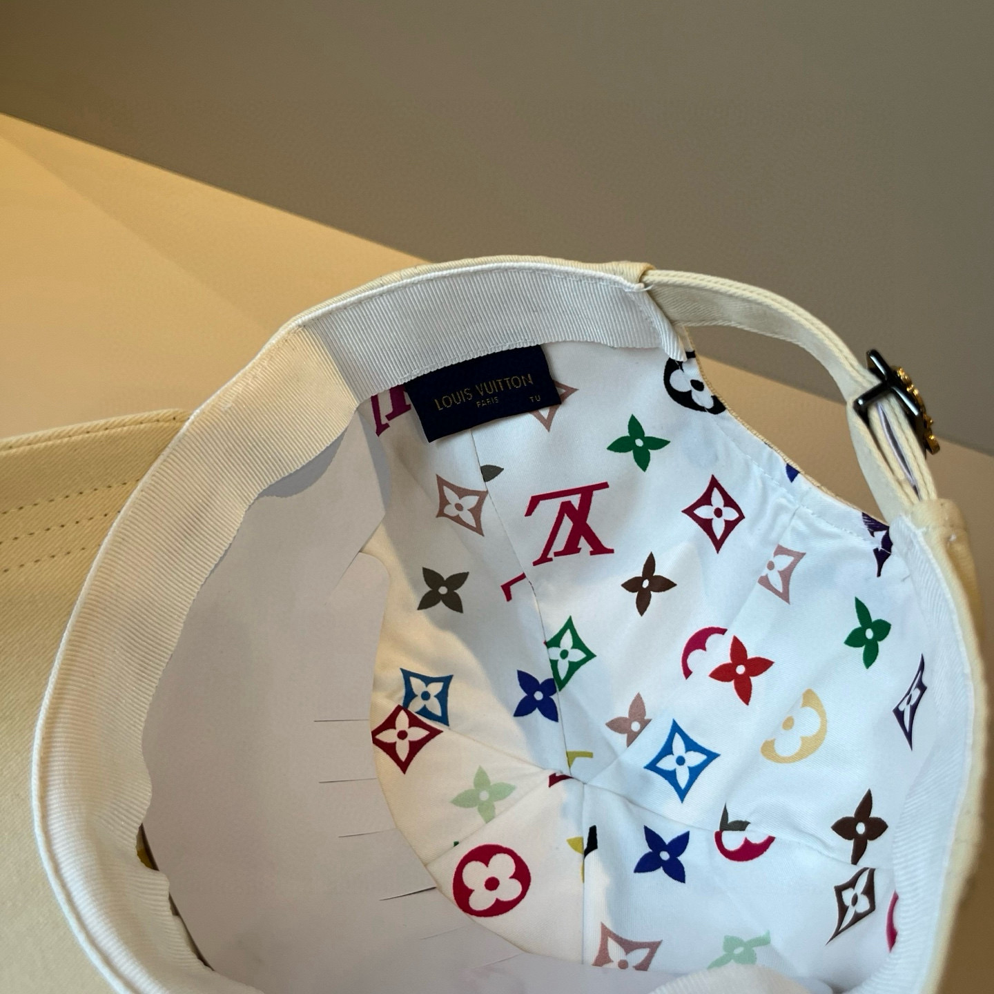 🧢路易威登棒球帽 LouisVuitton😍新款LV棒球帽，重工打造♥️高端大气，百搭款🤗男女通用！跑量