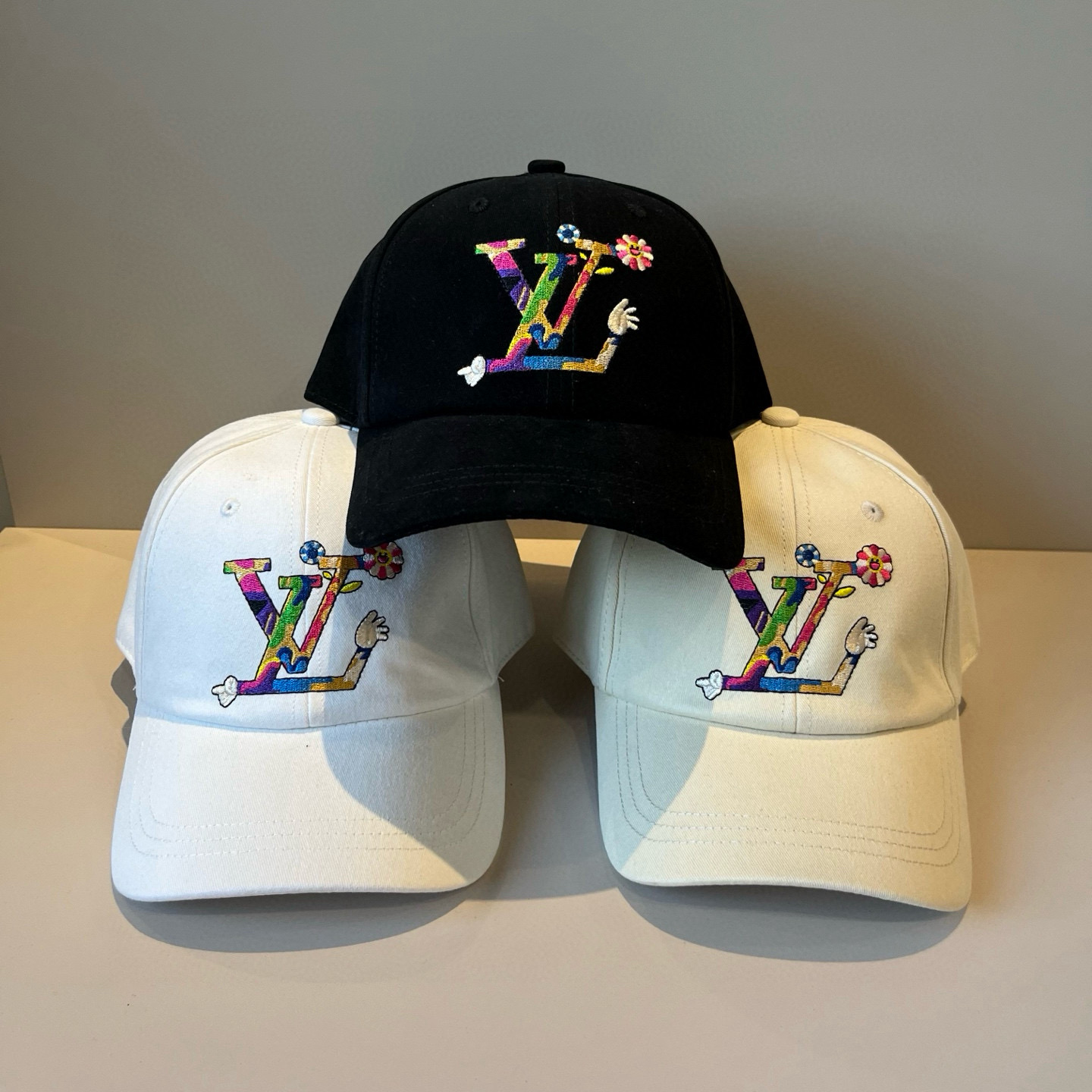 🧢路易威登棒球帽 LouisVuitton😍新款LV棒球帽，重工打造♥️高端大气，百搭款🤗男女通用！跑量