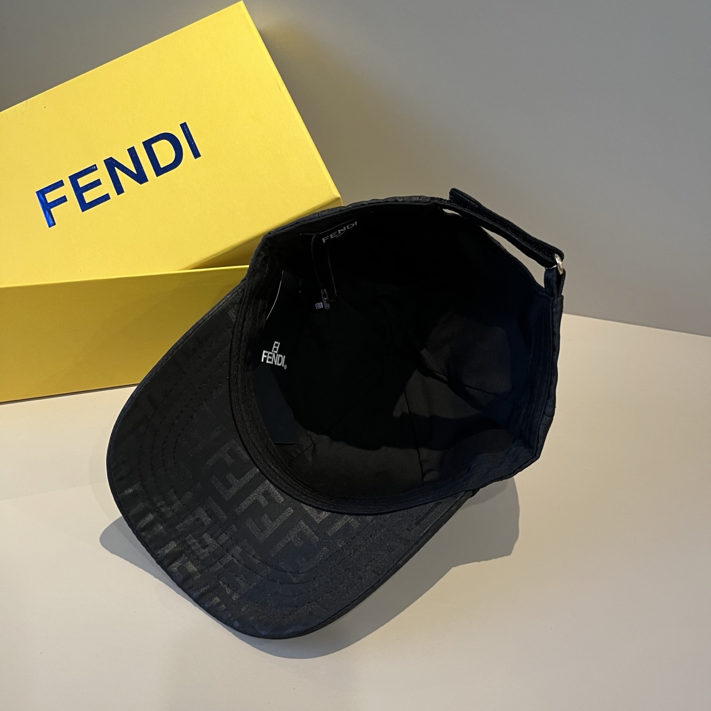  FENDI芬迪 老花系列棒球帽🧢 经典FF中古单品，气质穿搭单品，质量杠杠👍