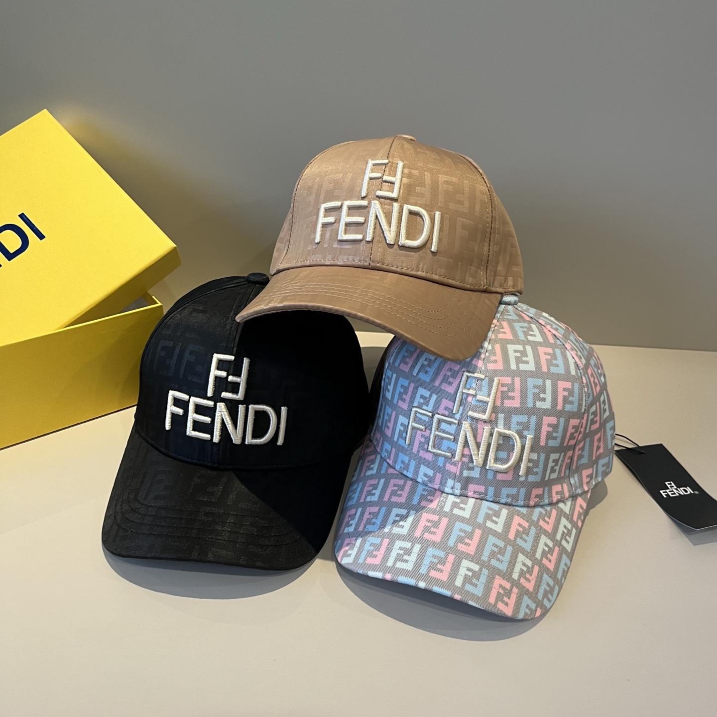  FENDI芬迪 老花系列棒球帽🧢 经典FF中古单品，气质穿搭单品，质量杠杠👍
