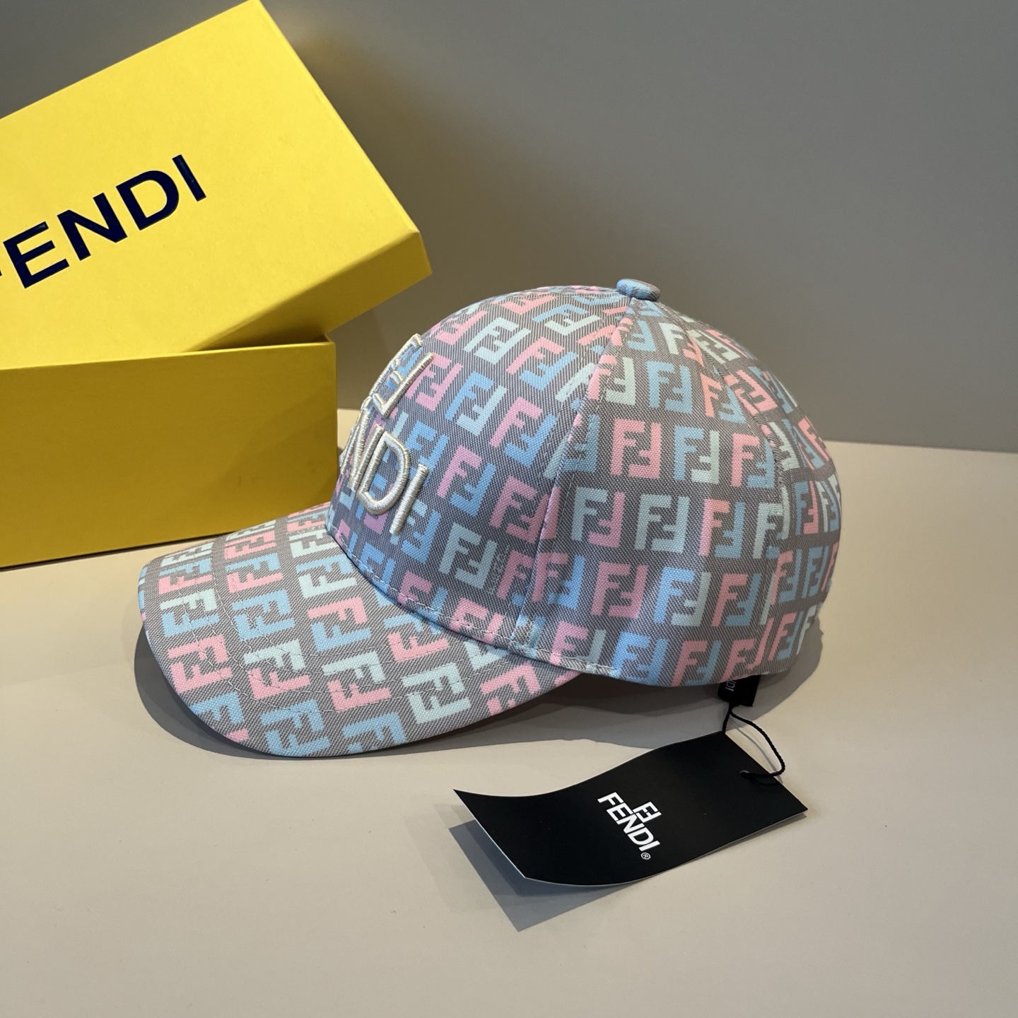  FENDI芬迪 老花系列棒球帽🧢 经典FF中古单品，气质穿搭单品，质量杠杠👍