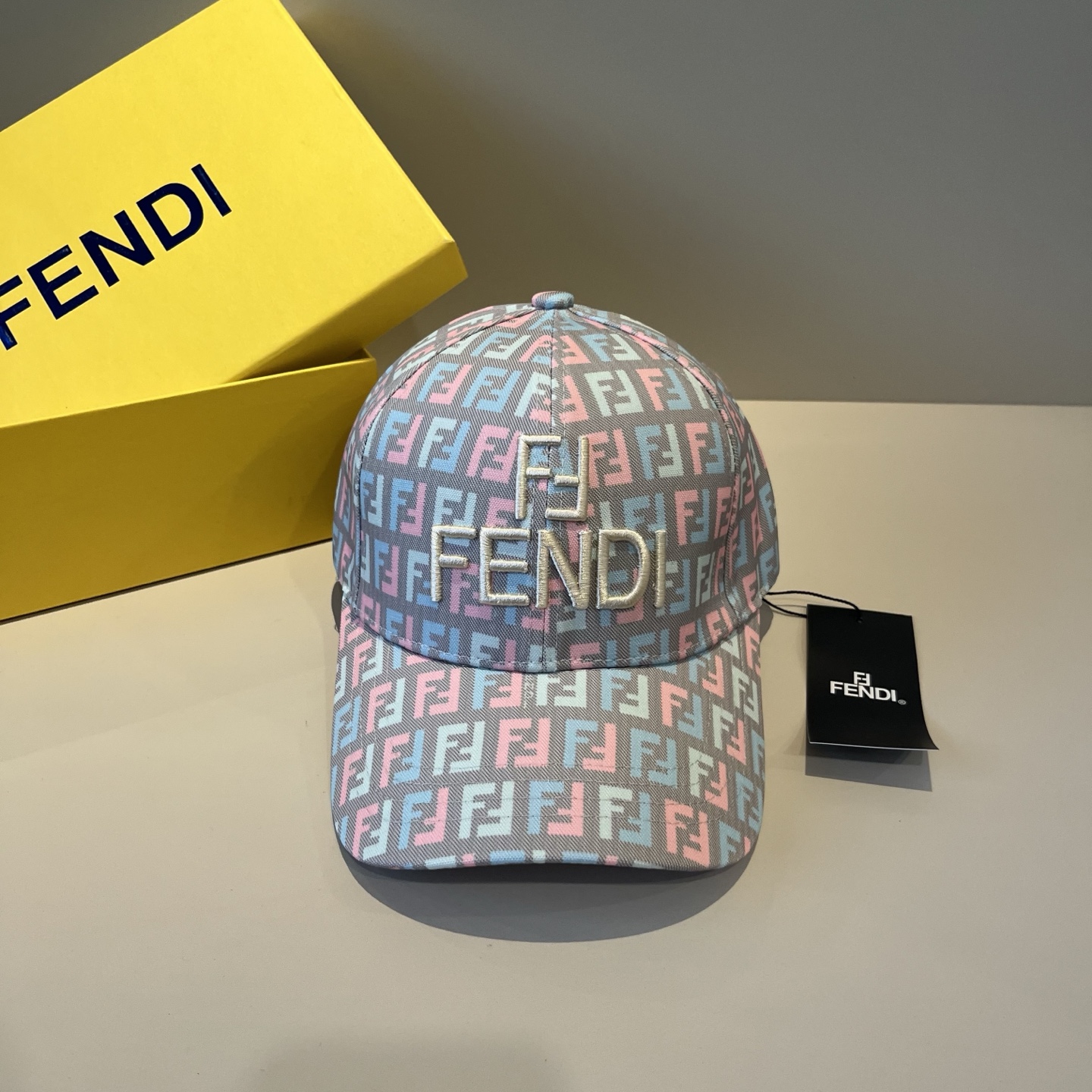  FENDI芬迪 老花系列棒球帽🧢 经典FF中古单品，气质穿搭单品，质量杠杠👍